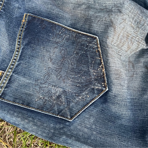 Vintage Wash distressed Ed Hardy Jeans - Picture 9 of 10